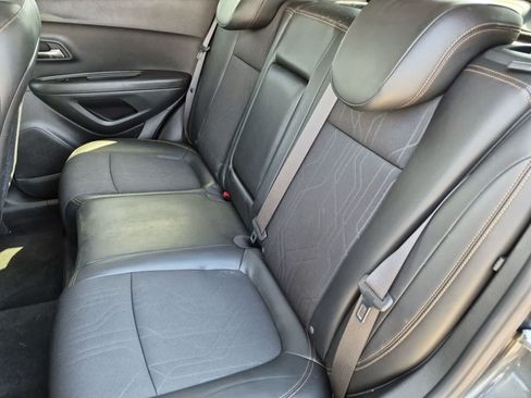 Used 2018 Chevrolet Trax LT w/ LT Convenience Package FWD image 19
