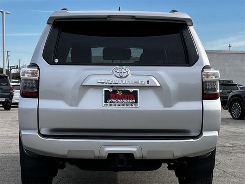 Used 2022 Toyota 4Runner SR5 Premium image 5
