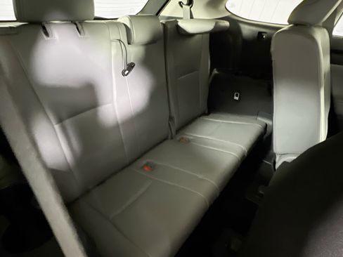 Used 2020 Toyota Highlander XLE image 26