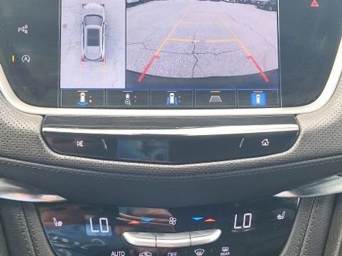 Used 2022 Cadillac XT5 Premium Luxury w/ Technology Package AWD/4WD image 7