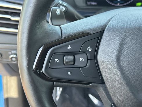 Used 2023 Chevrolet Bolt EUV Premier w/ Sun & Sound Package FWD image 11