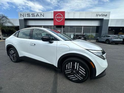 Certified 2026 Nissan Leaf SV Plus w/ Floor Mat Package (SV+) FWD image 1