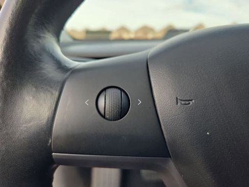 Used 2018 Tesla Model 3 image 21