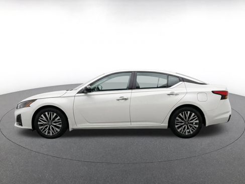 Used 2025 Nissan Altima 2.5 SV FWD image 5