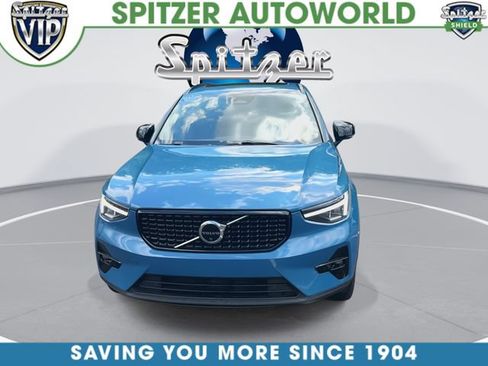 Used 2023 Volvo XC40 B5 Plus w/ Driver Assist Package AWD/4WD image 3