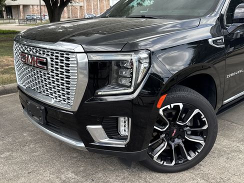 Used 2022 GMC Yukon Denali w/ Denali Premium Package AWD/4WD image 2