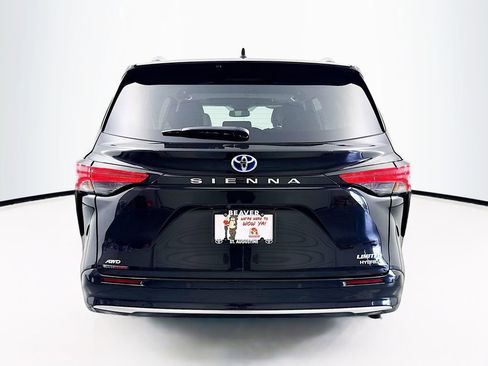 Used 2024 Toyota Sienna Limited image 8