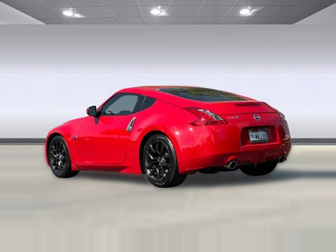 Used 2016 Nissan 370Z Coupe RWD image 3