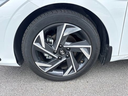 Certified 2025 Hyundai Elantra Sport FWD image 4