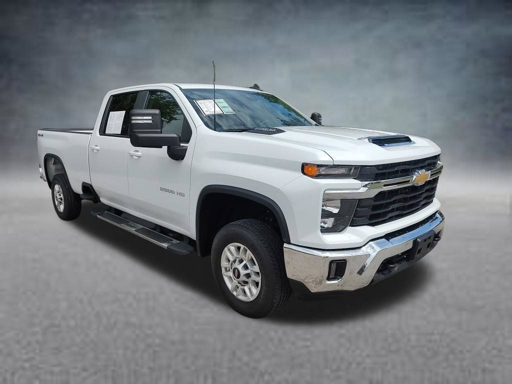 Used 2025 Chevrolet Silverado 2500 LT w/ Convenience Package AWD/4WD image 3