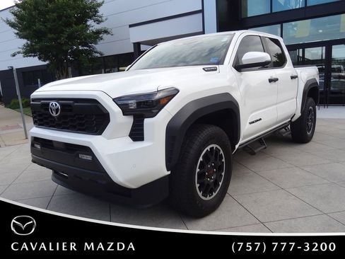 Used 2024 Toyota Tacoma TRD Off-Road w/ TRD Off Road Premium Package AWD/4WD image 7
