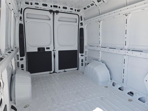 Used 2025 RAM ProMaster 2500 w/ Convenience Group image 12