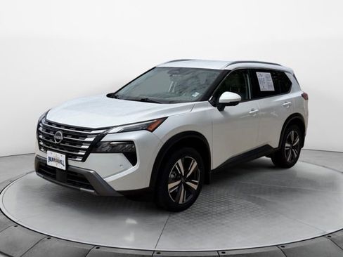 Used 2025 Nissan Rogue SL AWD/4WD image 7