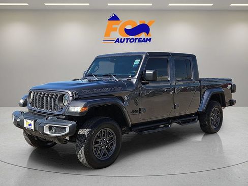 Used 2024 Jeep Gladiator Sport AWD/4WD image 1