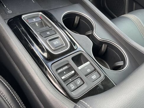 Certified 2025 Honda Pilot Touring image 22