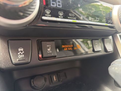 Used 2020 Toyota RAV4 XLE w/ Convenience Package AWD/4WD image 21