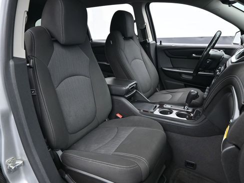 Used 2017 Chevrolet Traverse LT image 33