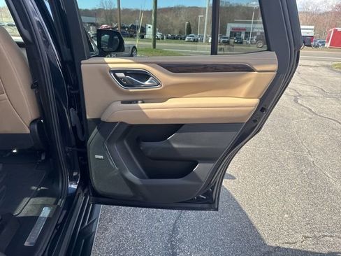 Used 2024 Chevrolet Tahoe Premier w/ Premium Package 2 AWD/4WD image 28