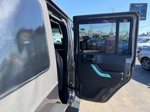 Used 2018 Jeep Wrangler Unlimited Sport S AWD/4WD image 34