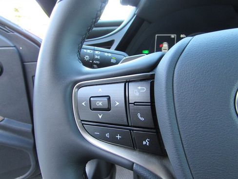 Used 2025 Lexus ES 300h w/ Premium Package FWD image 12