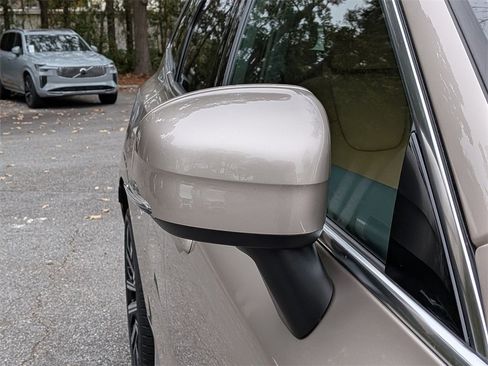 Certified 2023 Volvo XC60 B5 Ultimate image 11