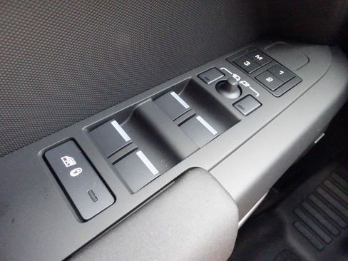 New 2025 Land Rover Defender 110 S AWD/4WD image 28