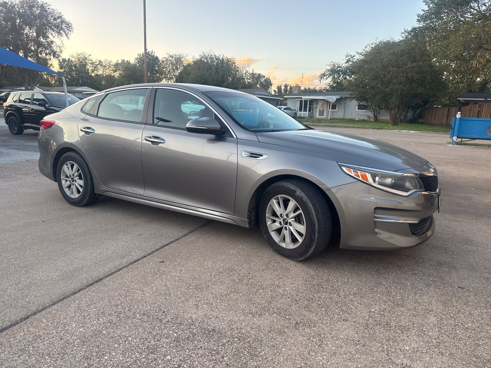 Used 2018 Kia Optima LX FWD image 3