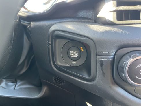 Used 2025 Jeep Wrangler Unlimited Rubicon image 17