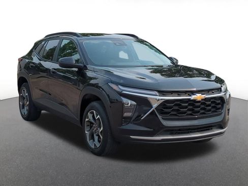Used 2024 Chevrolet Trax LT w/ Driver Confidence Package FWD image 8