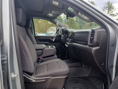 Used 2025 GMC Sierra 2500 SLE w/ SLE Value Package; AWD/4WD image 19