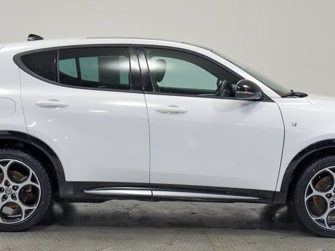 Used 2024 Alfa Romeo Tonale Ti w/ Premium Interior Package AWD/4WD image 17