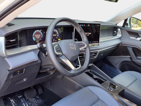 New 2026 Volkswagen Tiguan SE image 9