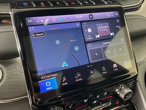 Used 2023 Jeep Grand Cherokee Overland w/ Advanced Protech Group III AWD/4WD image 7