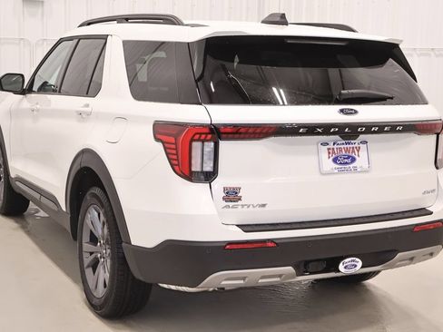 New 2026 Ford Explorer Active w/ Active Comfort Package AWD/4WD image 7