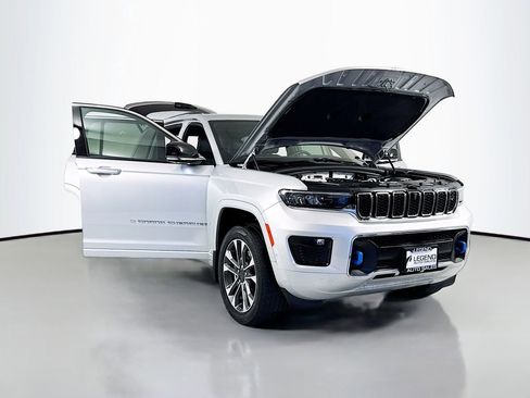 Used 2023 Jeep Grand Cherokee Overland w/ Advanced Protech Group III AWD/4WD image 24