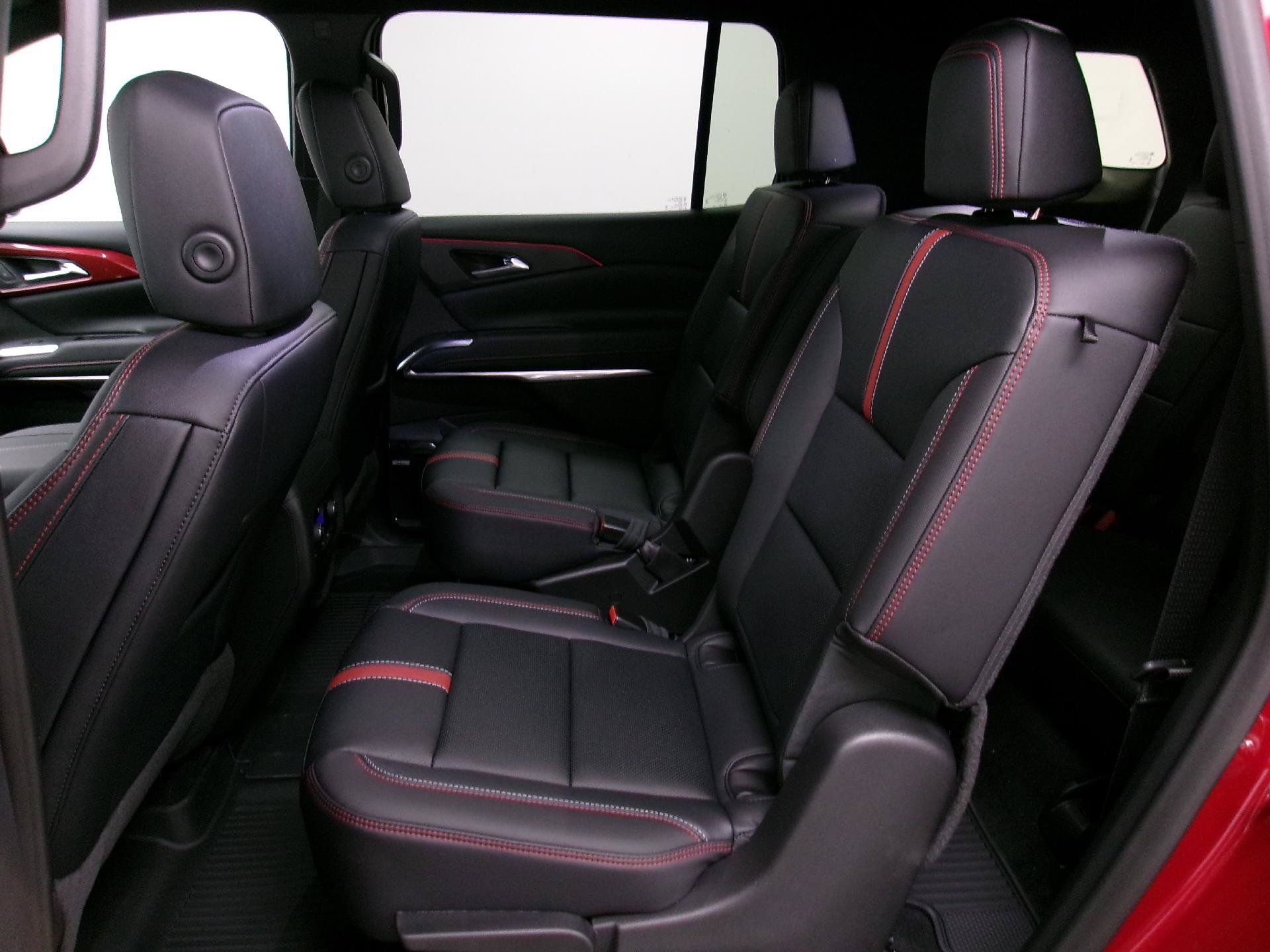 New 2026 Chevrolet Traverse RS w/ LPO, Floor Liner Package FWD image 10