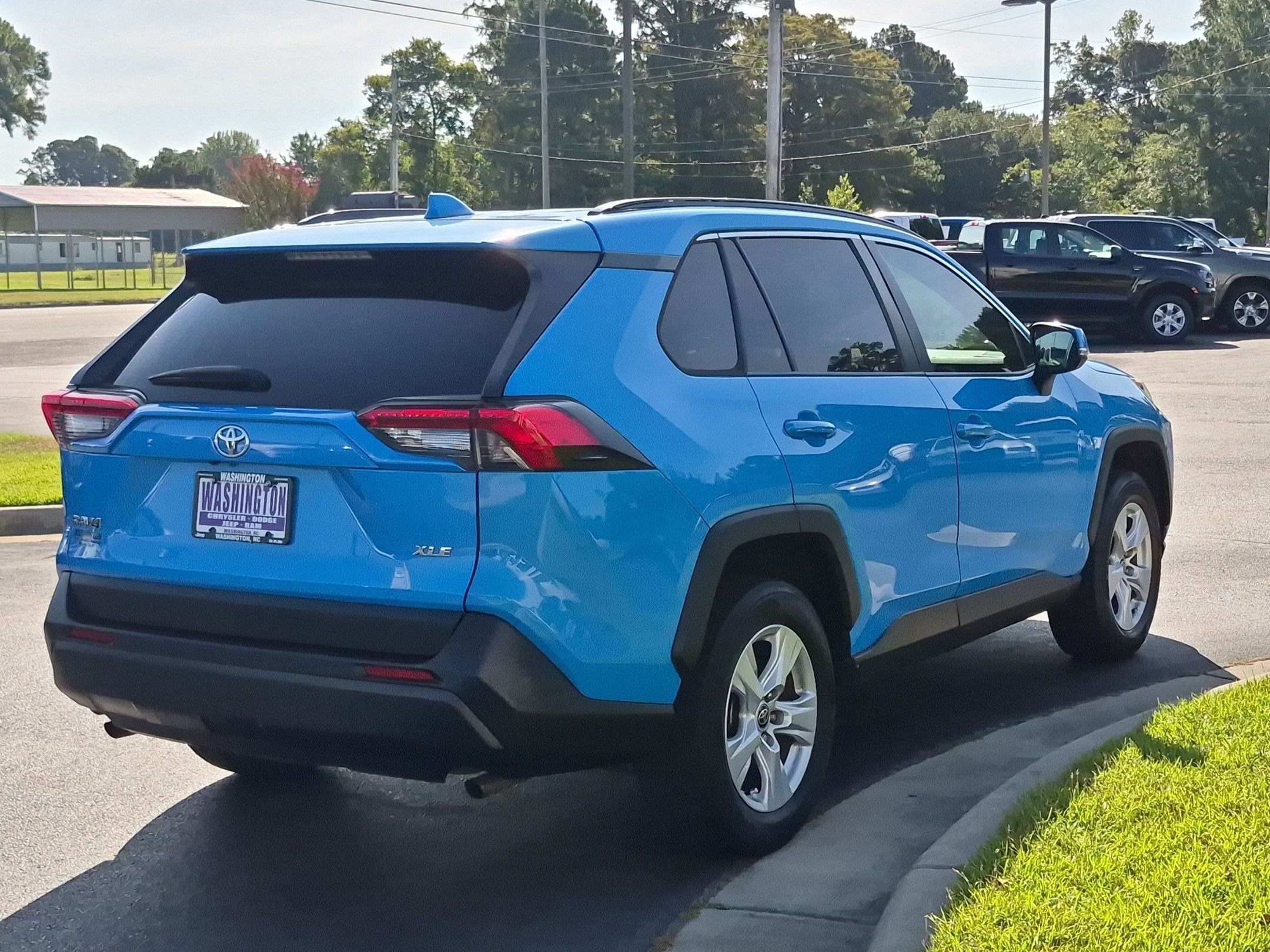 Used 2021 Toyota RAV4 XLE FWD image 5