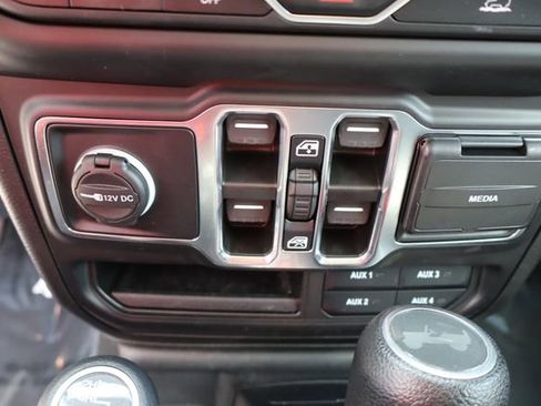 Used 2022 Jeep Wrangler Unlimited Sport AWD/4WD image 33