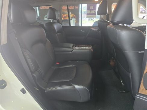 Used 2017 INFINITI QX80 2WD w/ Driver Assistance Package image 18