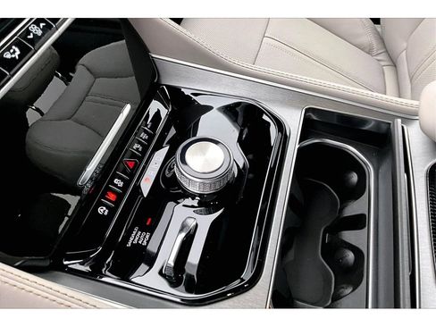New 2026 Jeep Grand Wagoneer Limited AWD/4WD image 9