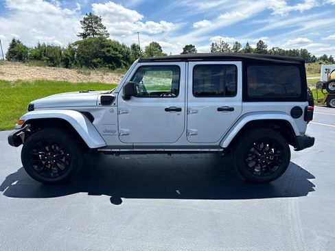 Used 2024 Jeep Wrangler Unlimited Sahara AWD/4WD image 2