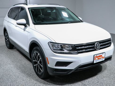 Used 2021 Volkswagen Tiguan SE w/ Panoramic Sunroof Package FWD image 5