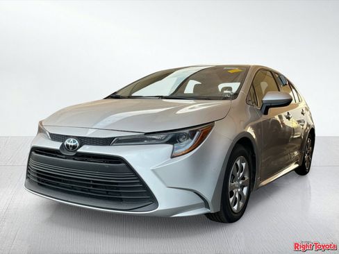Certified 2025 Toyota Corolla LE FWD image 2