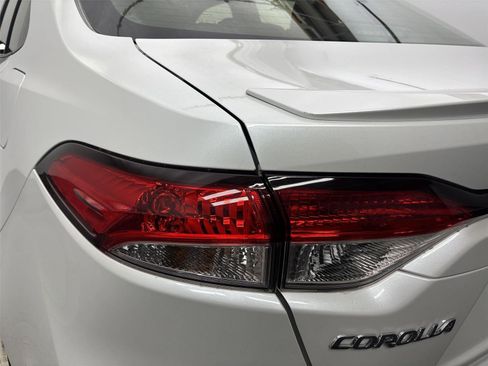 Used 2025 Toyota Corolla SE w/ SE Premium Package AWD/4WD image 19