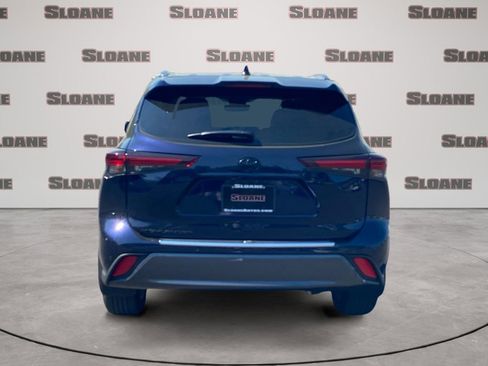 Used 2025 Toyota Highlander Limited AWD/4WD image 4