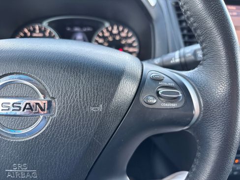 Used 2015 Nissan Pathfinder SV image 25