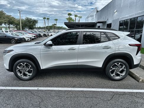 Used 2025 Chevrolet Trax LT w/ Driver Confidence Package FWD image 5