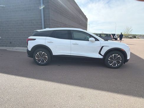 Used 2024 Chevrolet Blazer EV LT AWD/4WD image 10