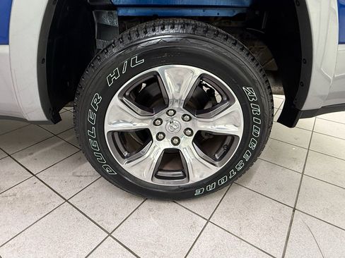 Used 2019 RAM 1500 Laramie AWD/4WD image 13
