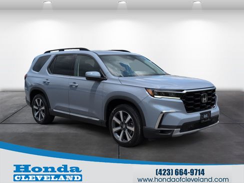 Certified 2025 Honda Pilot Touring image 1